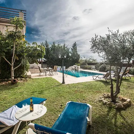 Imagine Your Family Renting A Luxury Holiday Close To Sotira's Main Attractions, Sotira 1304 וילה